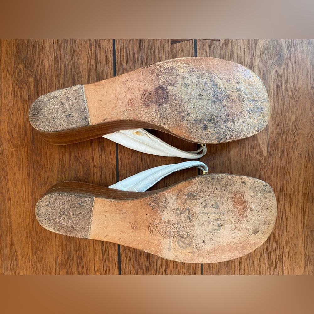 Vintage 1970s 1980s Gucci White Leather and Wood Flip Flop Sandals - Picture 9 of 11